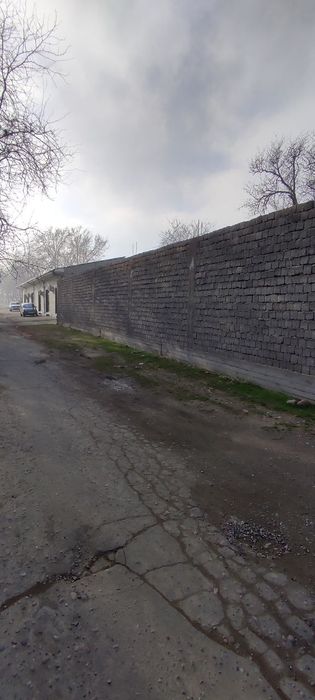 Кибрай тумани Ботаника махалласида 10 сотик ,бино билан сотилади вы