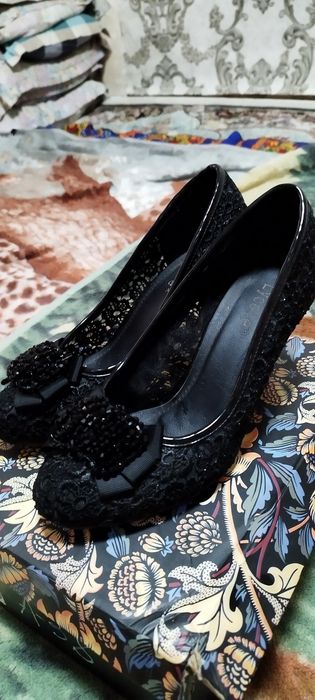 Tufli sotiladi rossayam chiroyli