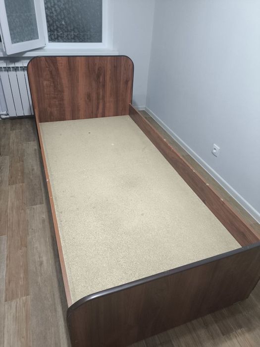 Кровати полутороспальные