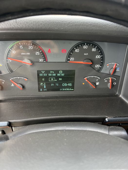Vand Volvo eev sau schimb cu panouri sandwich