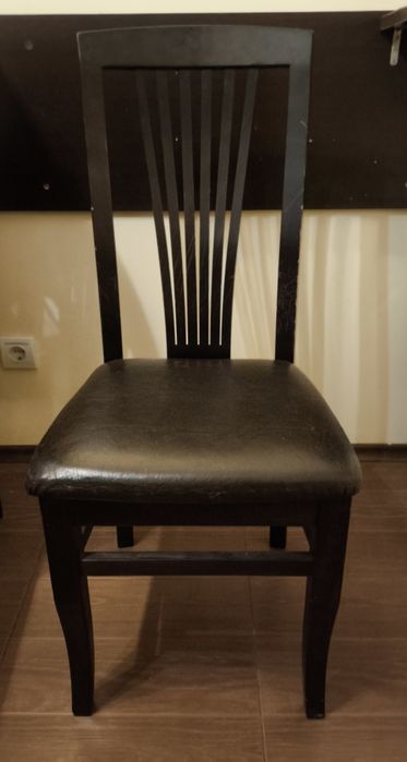 Продавам масивни букови столове