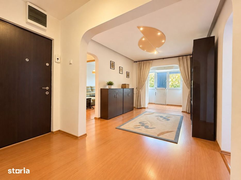 Apartament cu 4 camere, 72 mp utili, 2 bai, zona linistita langa parc