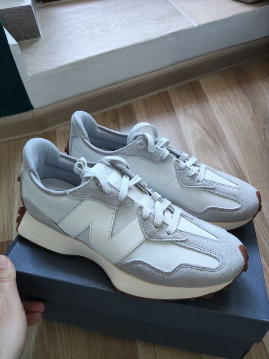 New Balance 327 gri deschis cu alb din piele mărimea 42 noi originali