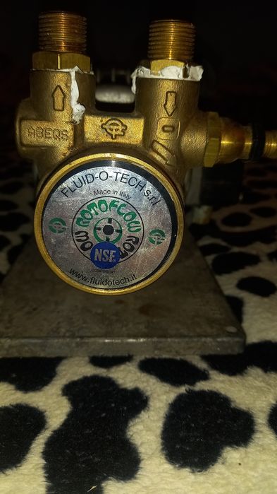 Se vinde Pompa recirculare casnice