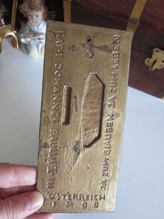 cadou rar Fecioara Maria cu pruncul, bronz E.Huber Austria1988