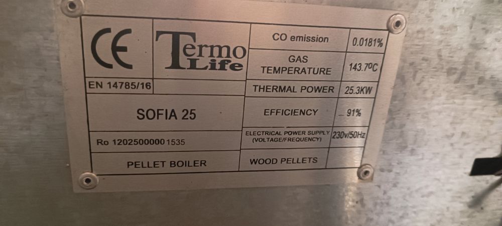 Vând cazan pe peleți și boiler