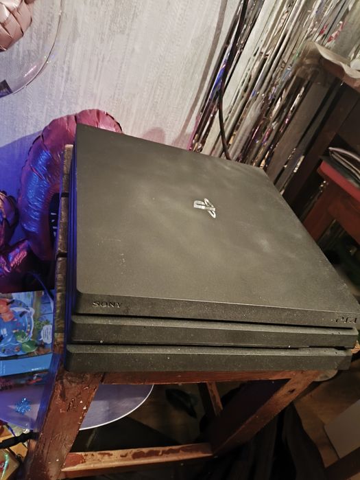 Продам ps4 pro 1 tb.