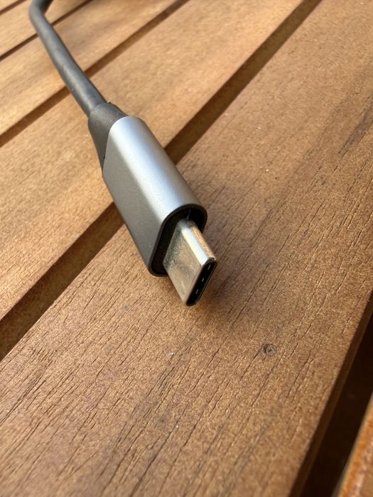 USB-C докинг станция / хъб
