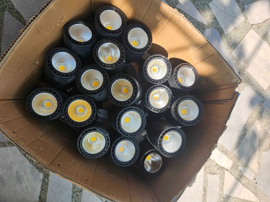 Релсови LED прожектори