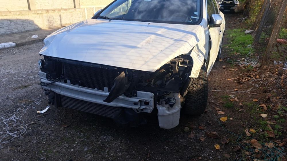 Продава се Volvo v60 2011г. 2.4 мотор 215 коня