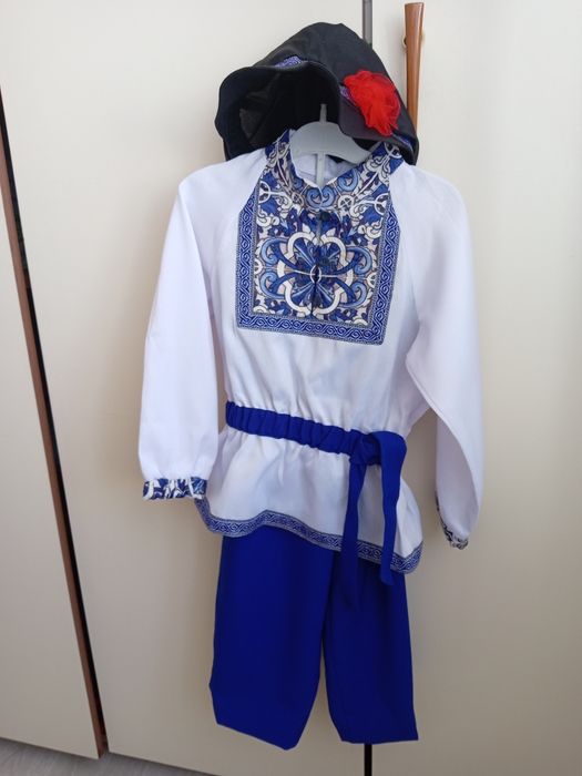 Продам детские костюмы