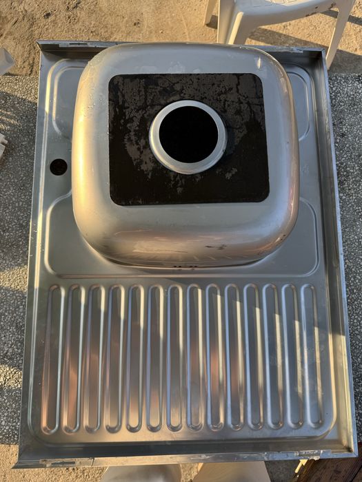 Бордова кухнеска мивка