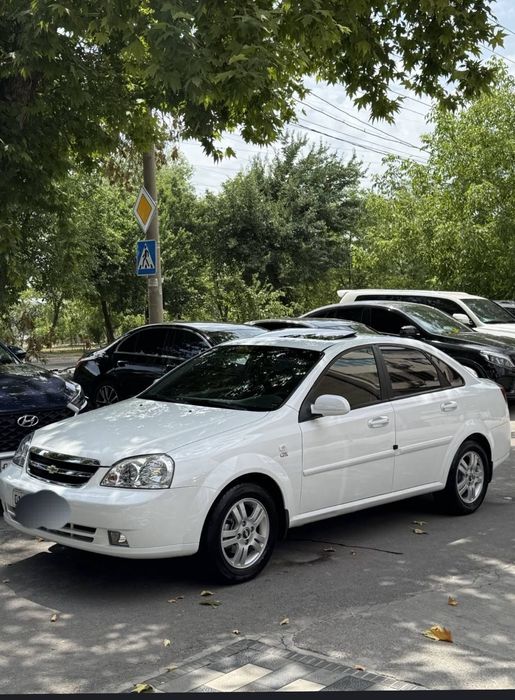 Lacetti sotiladi