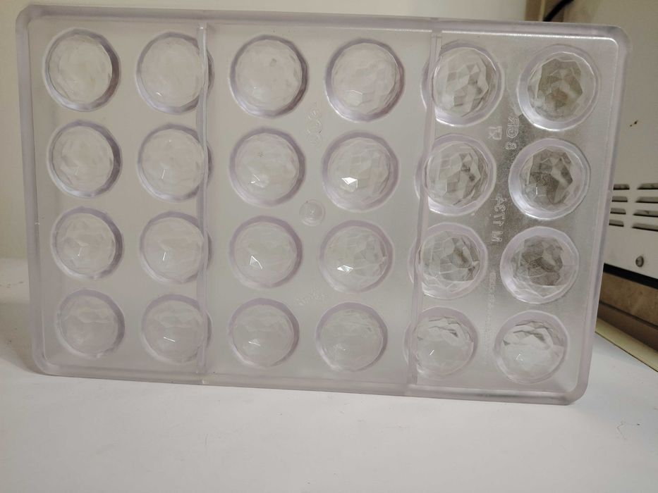 Поликарбонатни форми за шоколадови бонбони