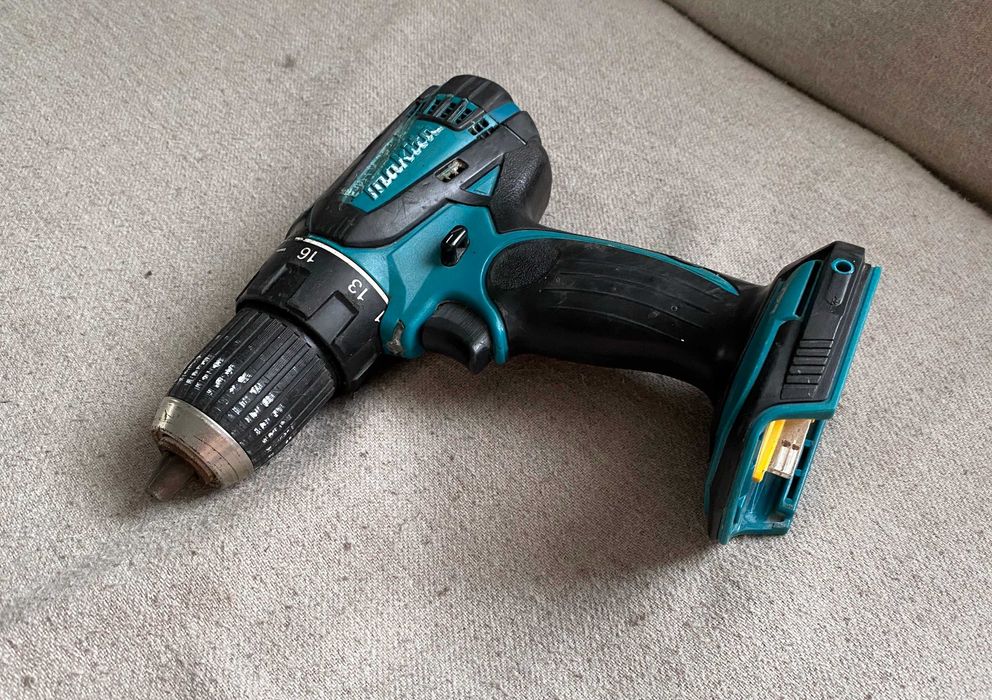 Masina de gaurit si insurubat Makita BDF456 pe 18V - corp