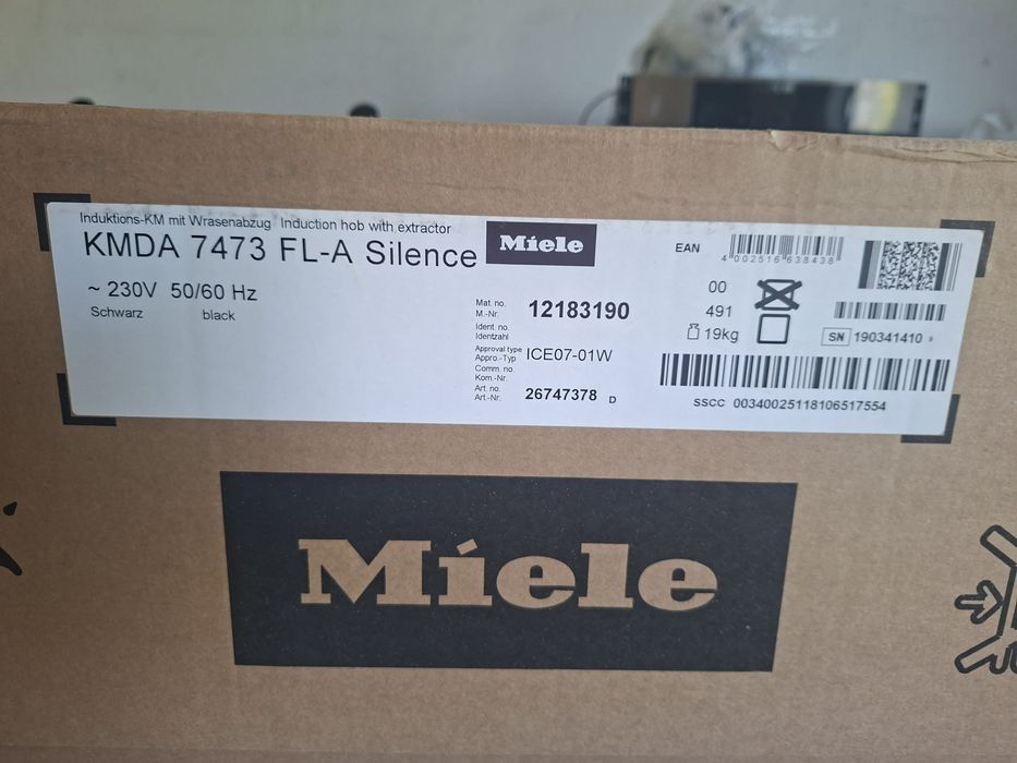 Plita Miele cu i nductie  si hota integrata,NOUA Sigilata