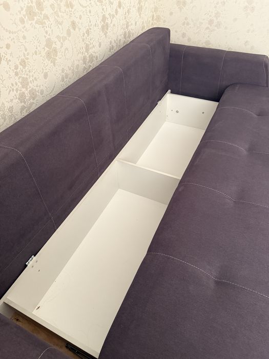 Диван раскладной в идеальном состоянии.