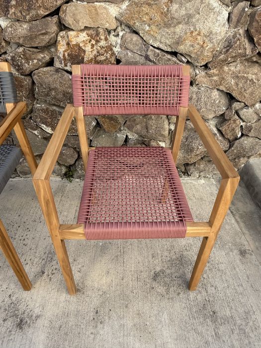 Стол от тиково дърво