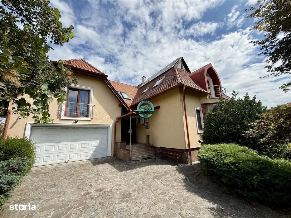 Casa cu 8 camere de vanzare, teren 1263 mp, in Sangeorgiu de Mures