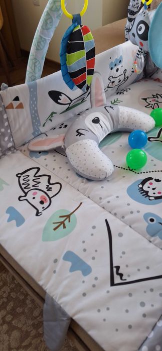 Капитониран елек за момиче. 12-18 м. Сваляща се качулка. Запазен. HM.