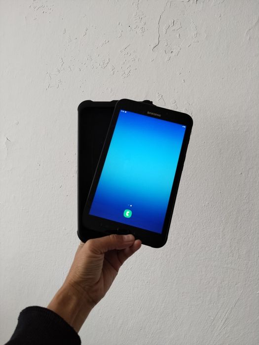 Продаётся телефон