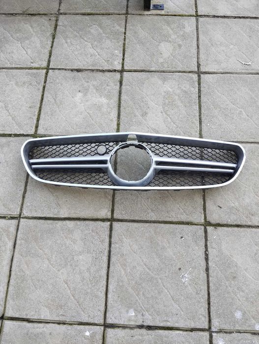 Предна решетка Мерцедес AMG