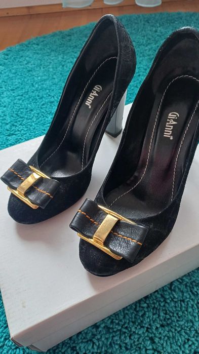 Дамски кожени обувки с ток