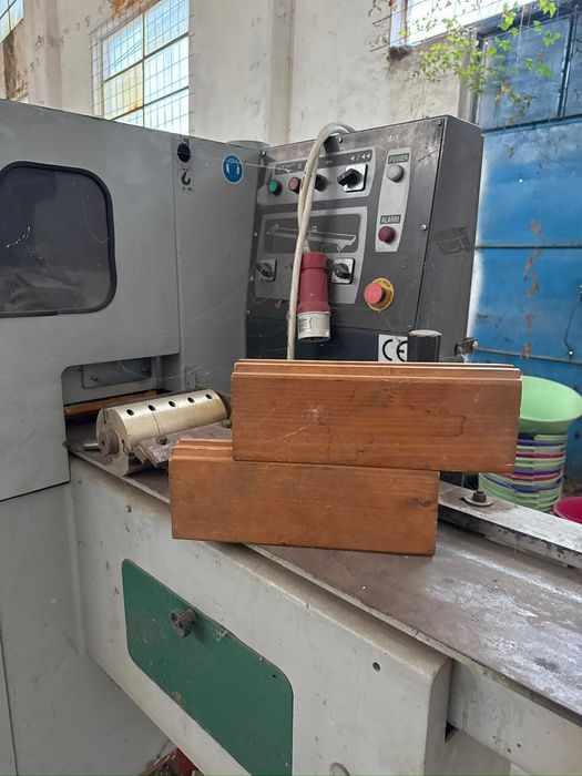Mașină industrială de rindeluit și profilat lemn pe 4 fețe