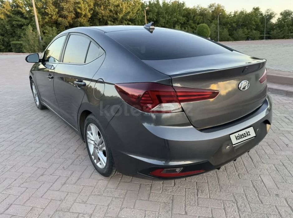 Hyundai Elantra 2019 года