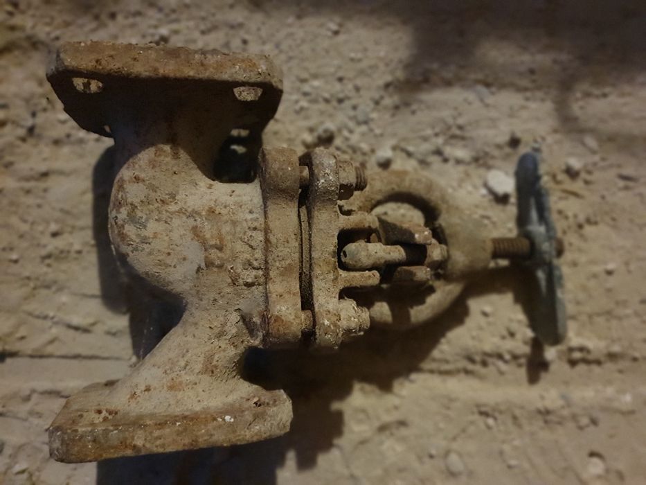 Задвижки новый бу