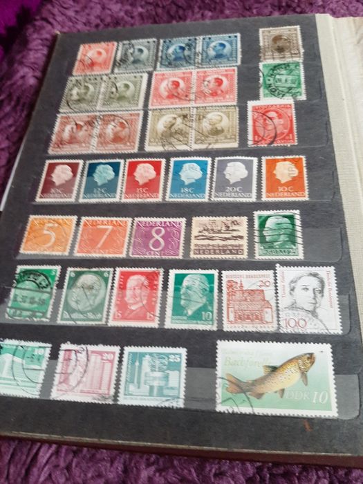 Clasor cu timbre stampilate străine și românești
