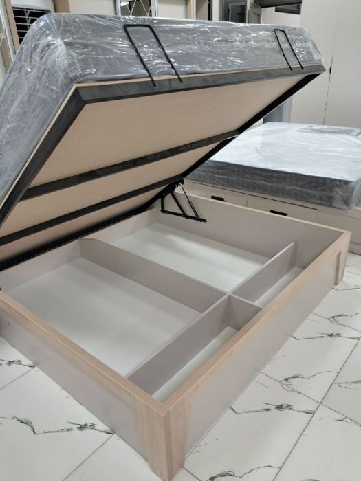 Кровать двухспальная по акции