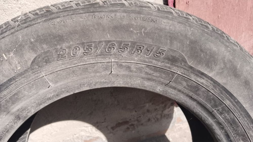 Продам 2 летные шины