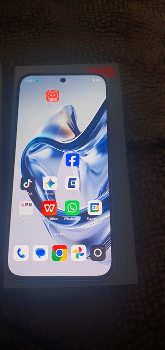 Nuria z2468n 8+12 ram 256