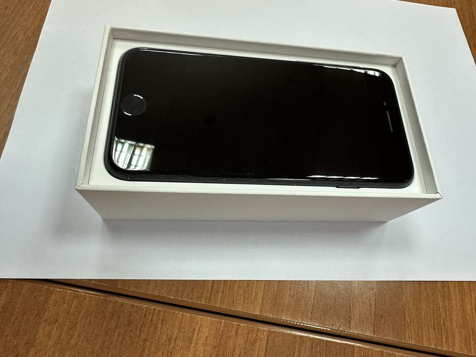 iPhone 7 - 32 GB, impecabil cu accesorii originale