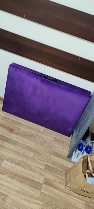 Кушетка переносная, компактная(складывается), в идеальном состоянии.