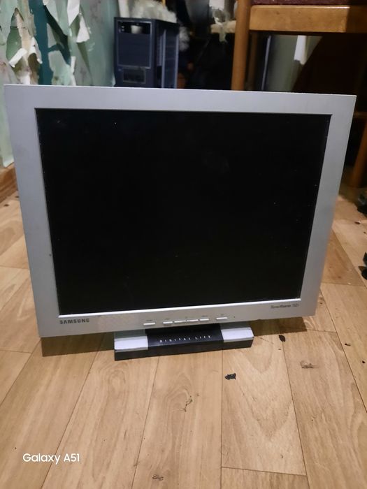 Монитор Samsung SyncMaster 152T