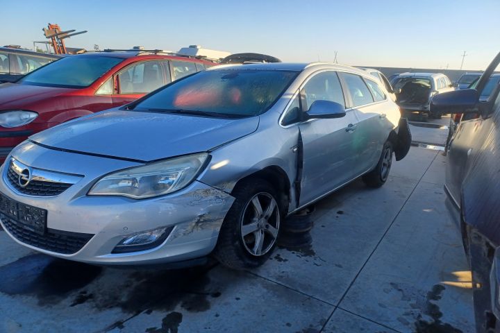 Aripa fata dreapta Opel Astra J