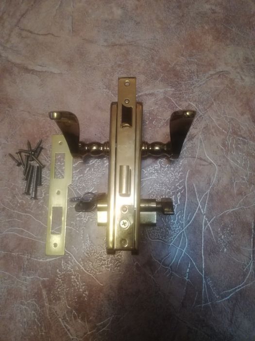 Продам замок врезной, новый.