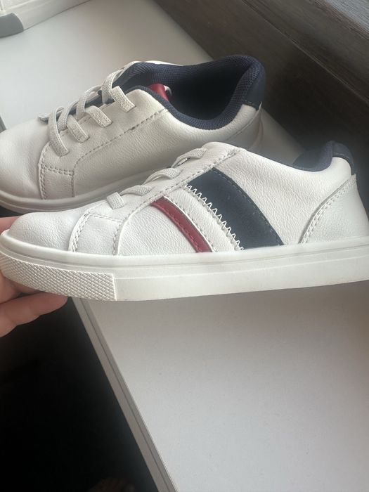 Pantofi marime 28