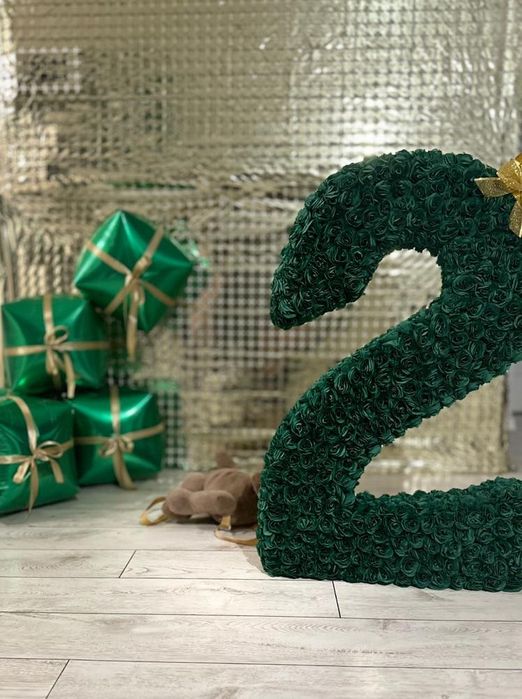 Цифра 2  Символ два на Юбилей или ДР