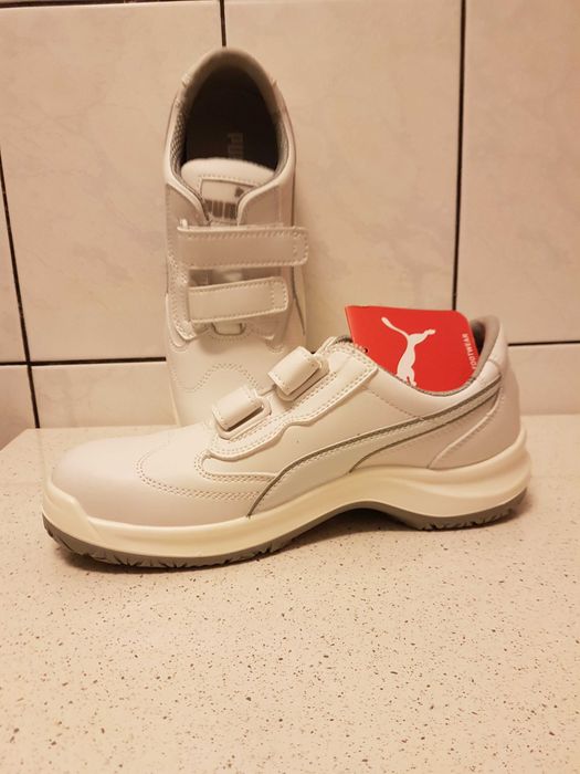 Vind adidași marca Puma noi albi mărimea 43 -44 100 lei