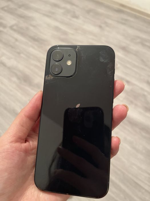 Продам телефон Айфон 12