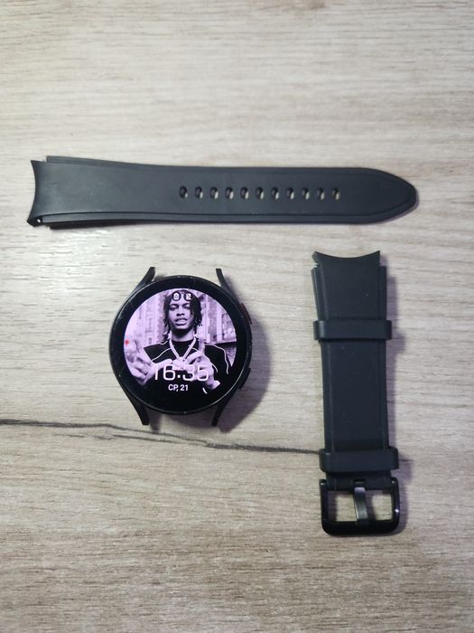 Samsung Galaxy Watch 4 (SM-R870)