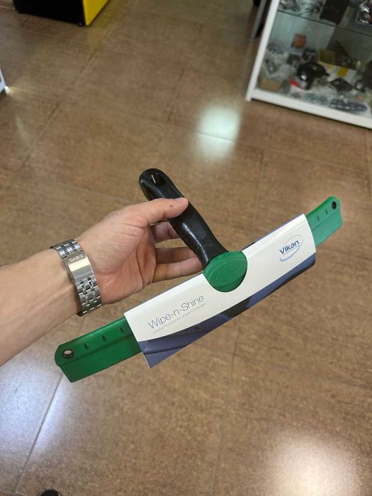 Водосгон для  автомобиля Vikan