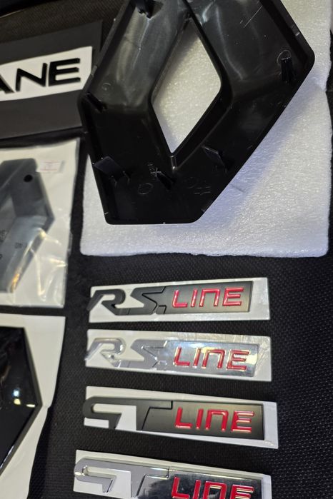 Черна емблема за Рено Renault GT Line RS Linee