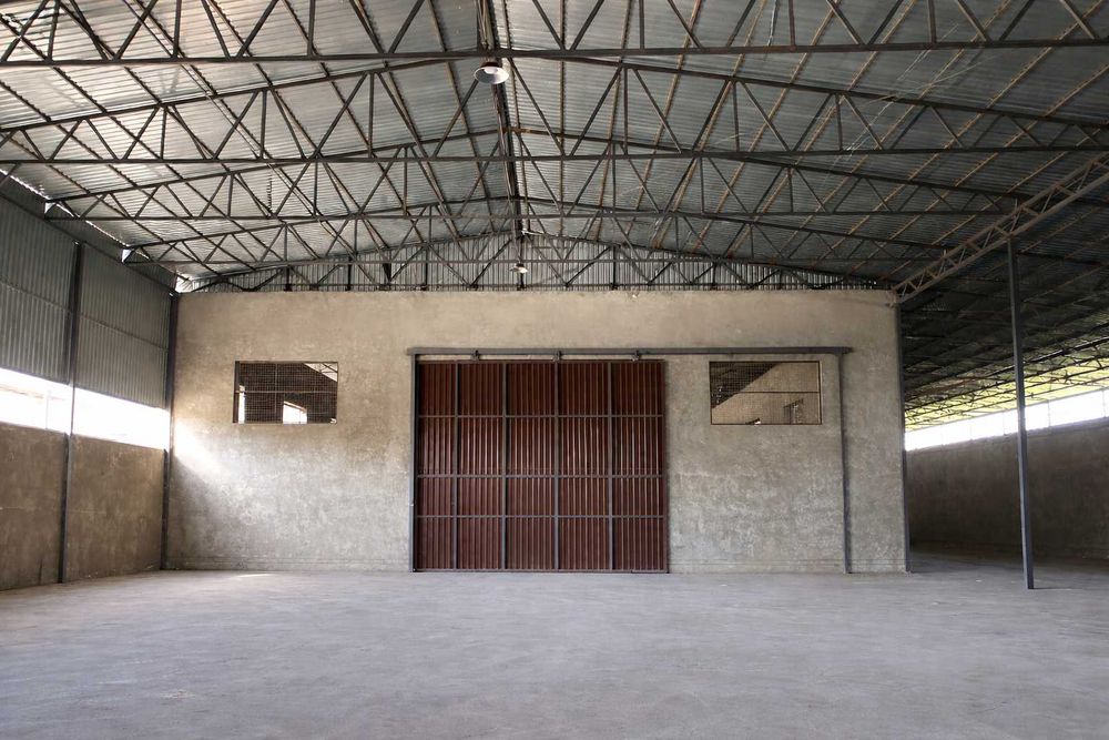 Сдается в аренду помещение для производства или под склад. 2600кв.м