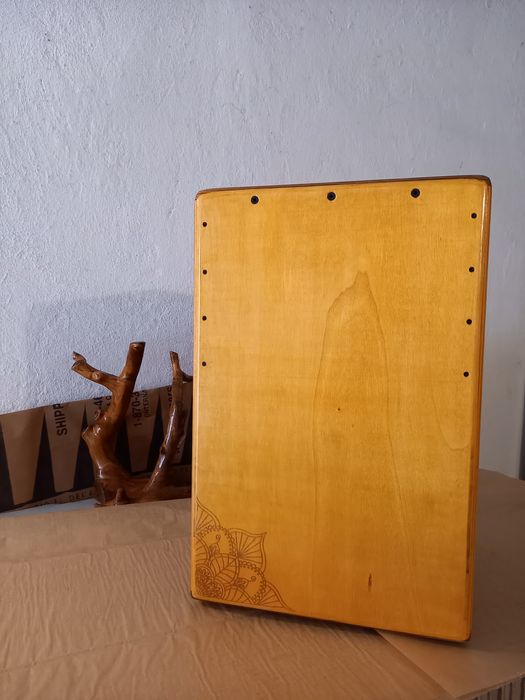 Кахон, ръчно изработен