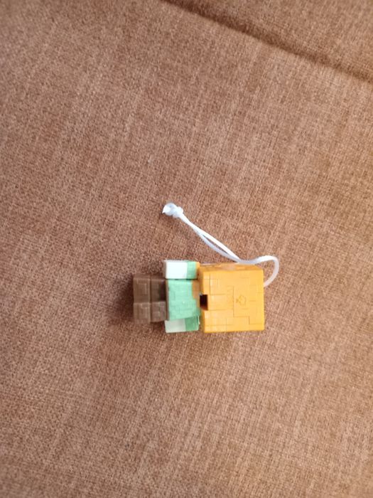 Фигурка Alex из игры Minecraft kinder joy