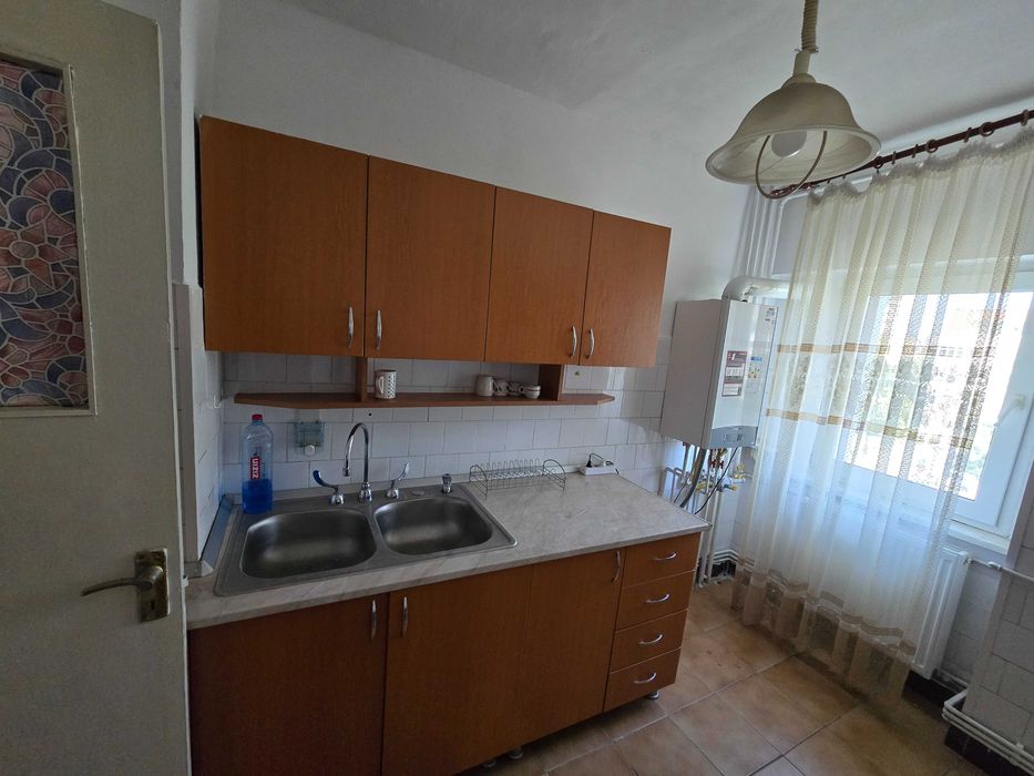Apartament de inchiriat 3 camere zona Lapus centrala